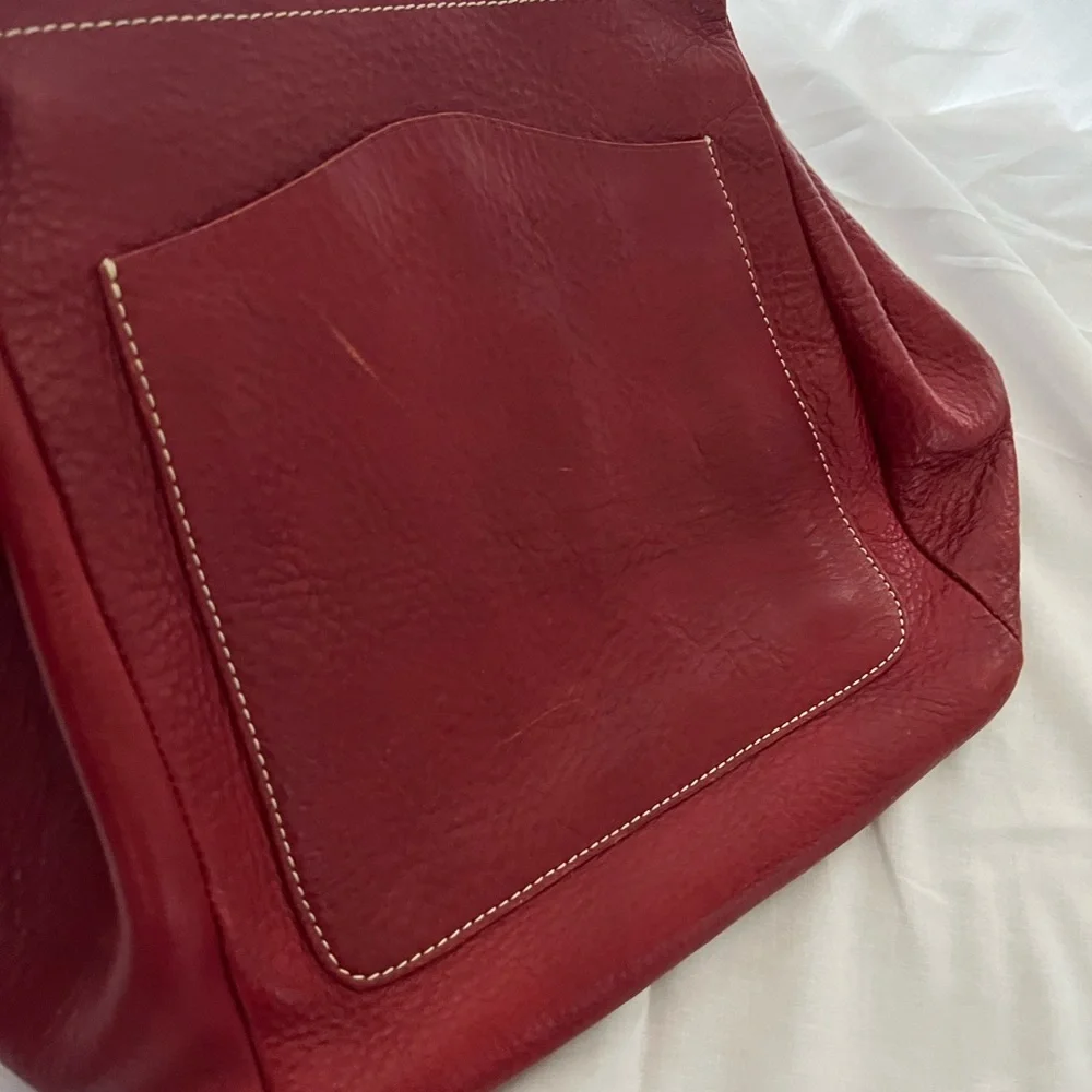 Sundance Red Shoulder Bag Sleek Design - Picture 3 of 6